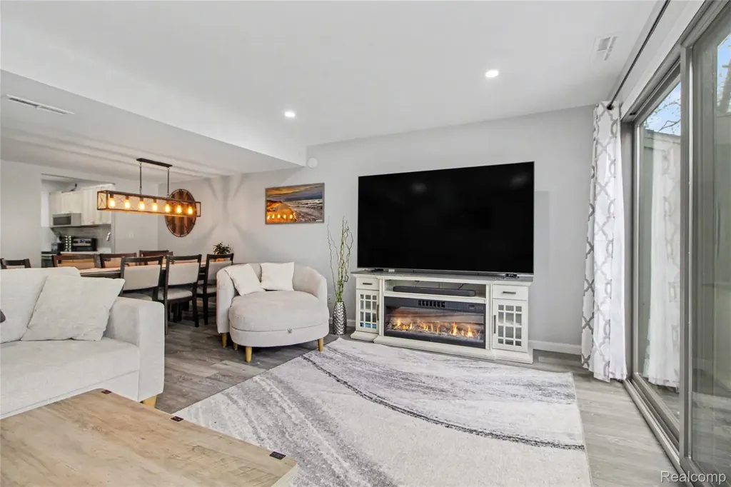 798 Peninsula Court Ann Arbor City MI 48105