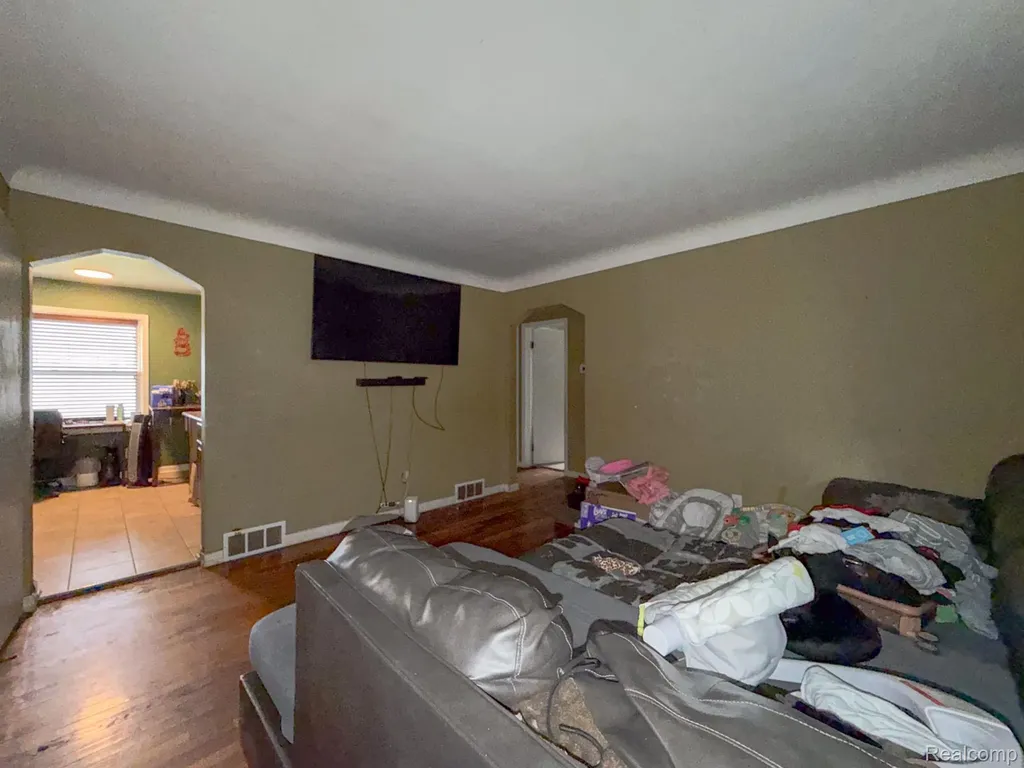 24811 Valley Avenue Eastpointe City MI 48021
