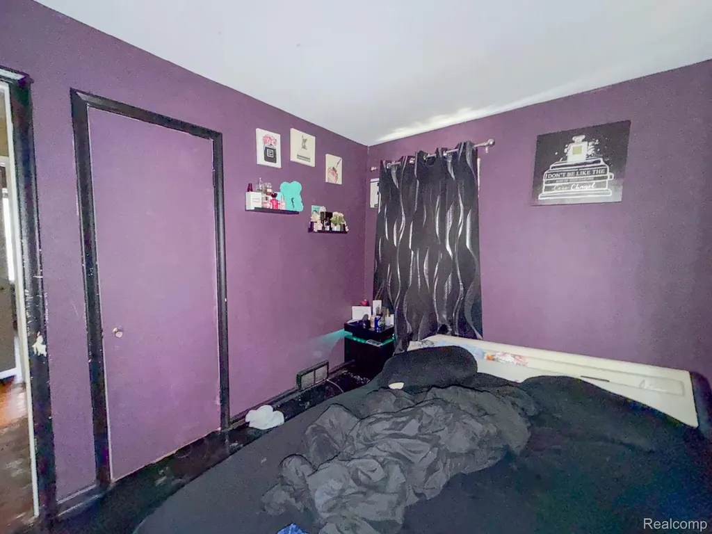 24811 Valley Avenue Eastpointe City MI 48021