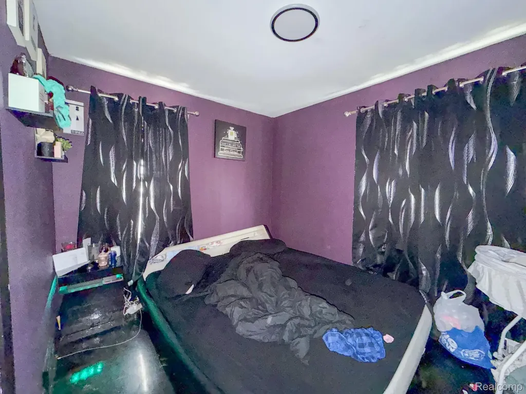 24811 Valley Avenue Eastpointe City MI 48021