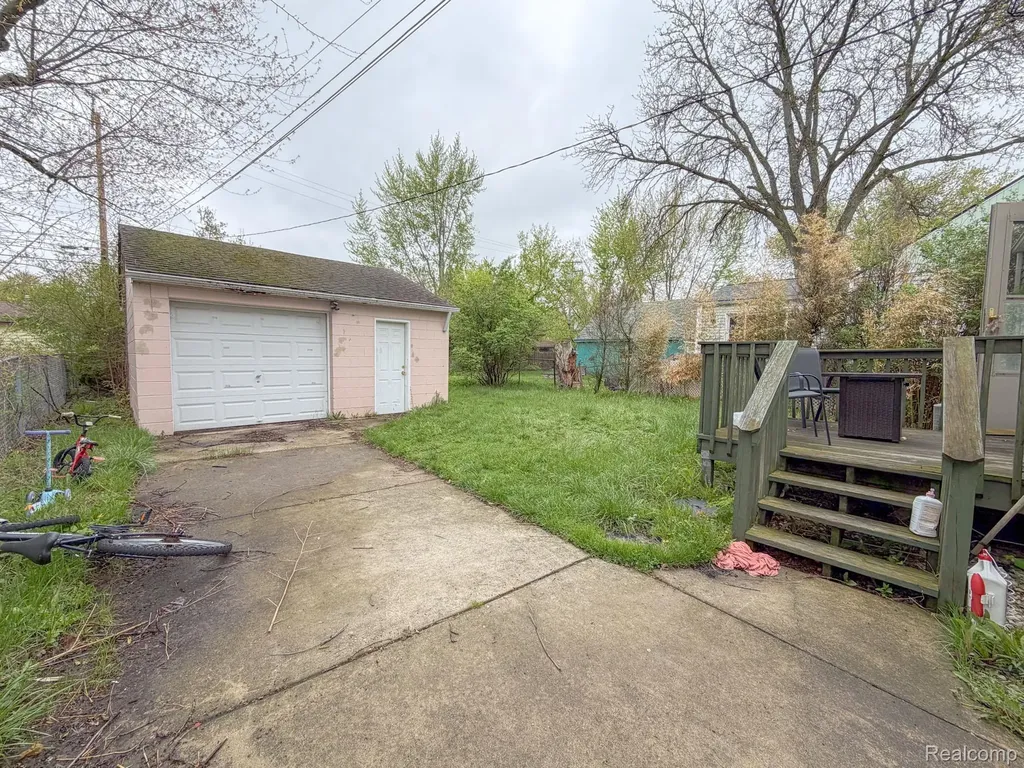 24811 Valley Avenue Eastpointe City MI 48021