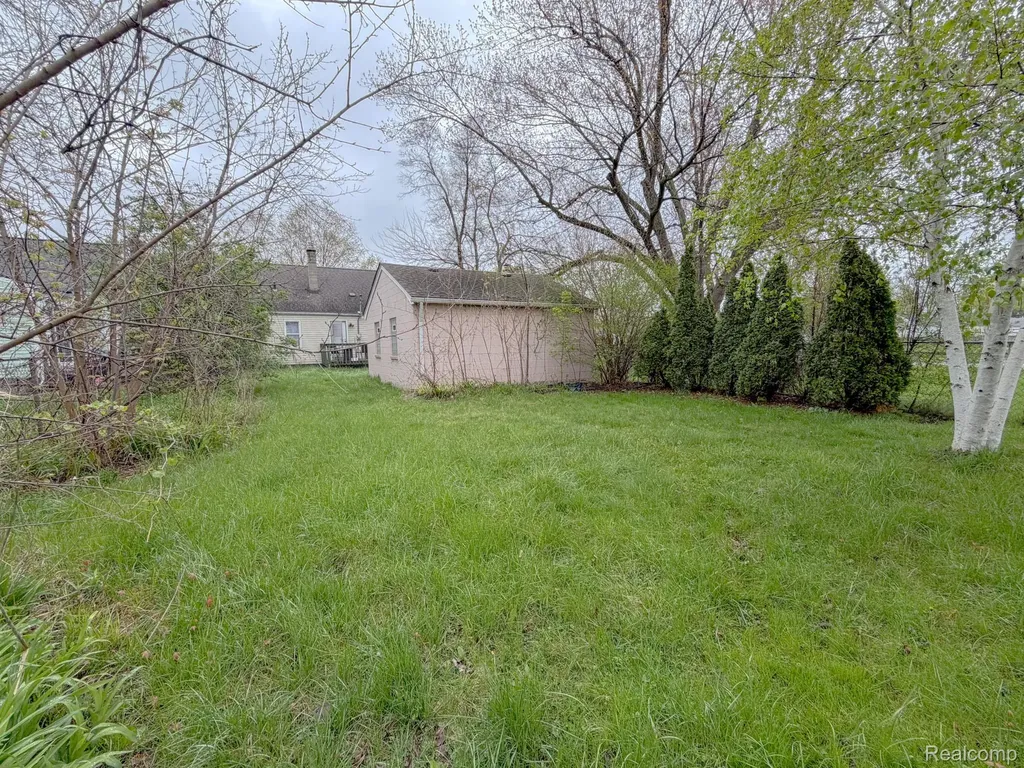 24811 Valley Avenue Eastpointe City MI 48021
