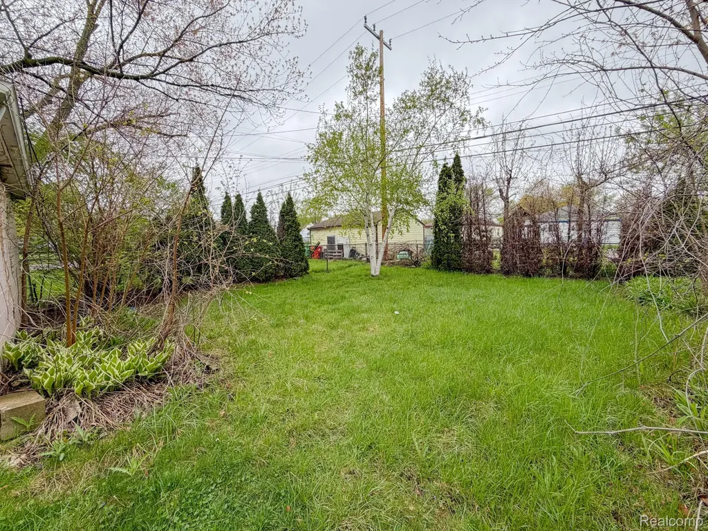 24811 Valley Avenue Eastpointe City MI 48021