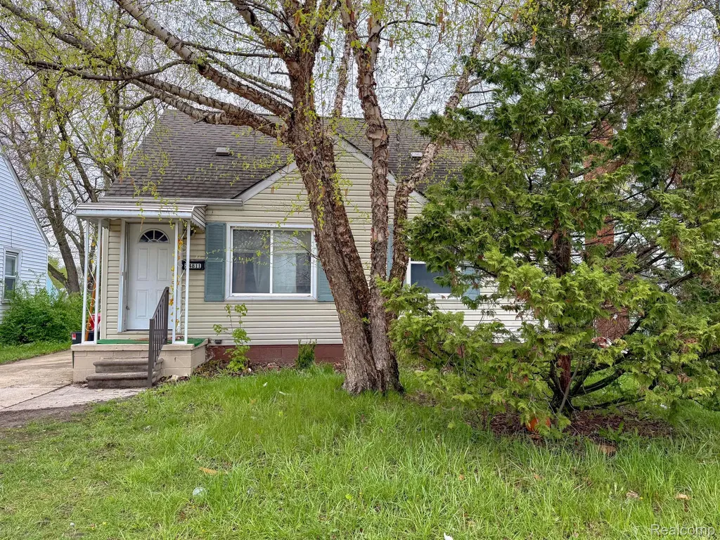 24811 Valley Avenue Eastpointe City MI 48021
