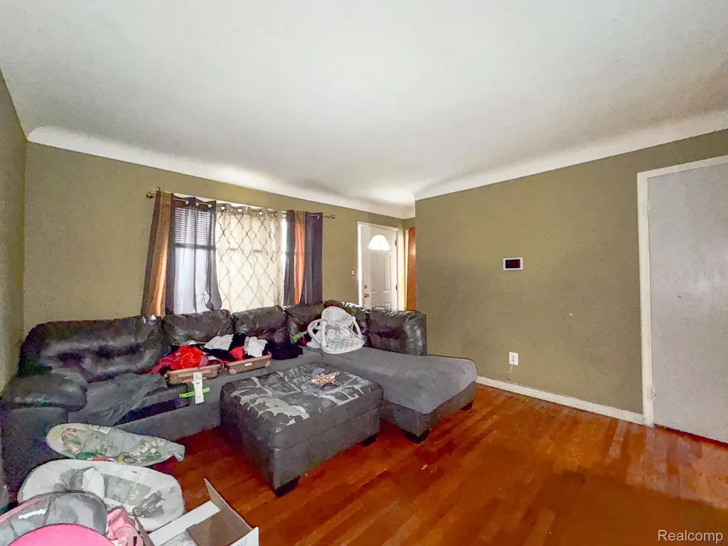 24811 Valley Avenue Eastpointe City MI 48021
