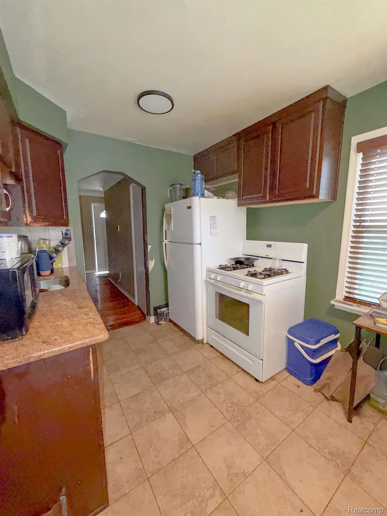 24811 Valley Avenue Eastpointe City MI 48021