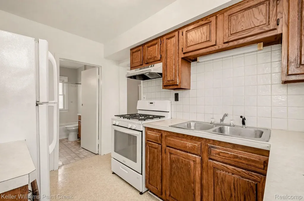 26737 Brush Street Madison Heights City MI 48071