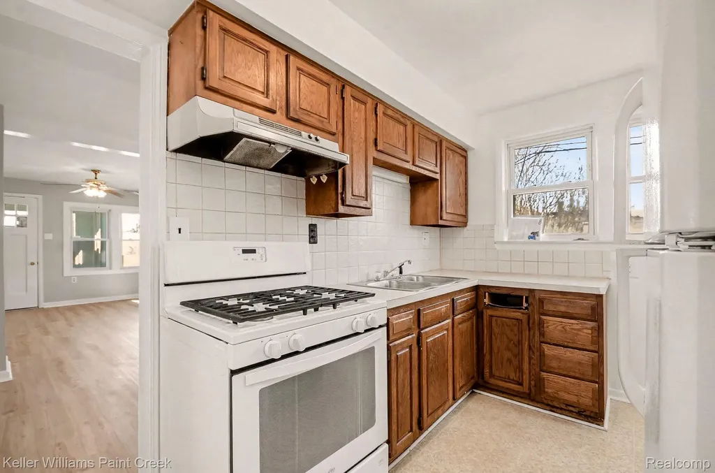 26737 Brush Street Madison Heights City MI 48071