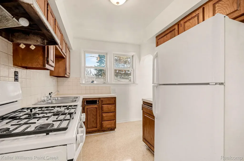 26737 Brush Street Madison Heights City MI 48071