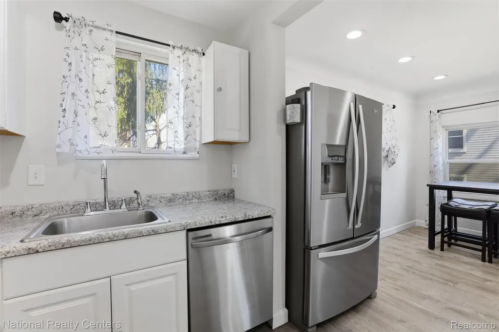 1284 Atkinson Avenue Bloomfield Charter Township MI 48302