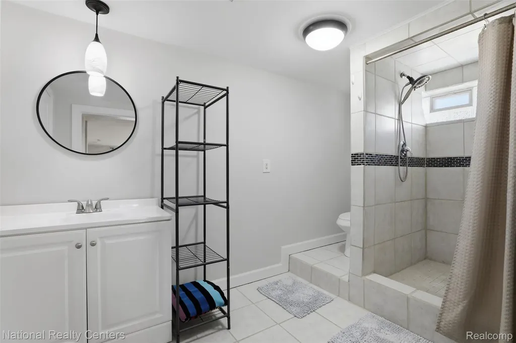 1284 Atkinson Avenue Bloomfield Charter Township MI 48302