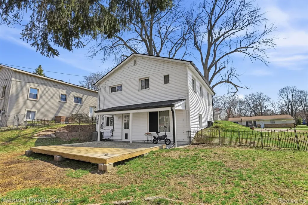 1284 Atkinson Avenue Bloomfield Charter Township MI 48302