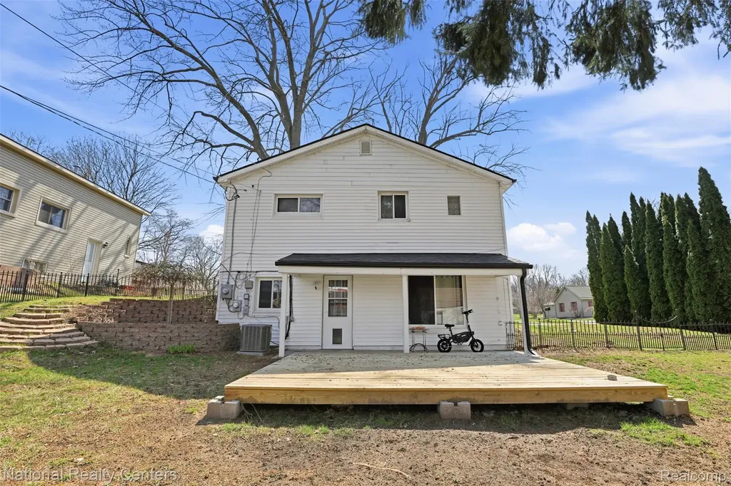 1284 Atkinson Avenue Bloomfield Charter Township MI 48302