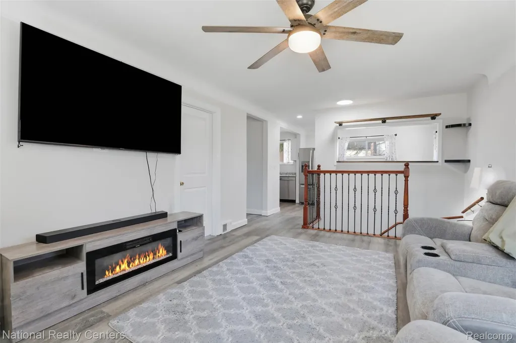 1284 Atkinson Avenue Bloomfield Charter Township MI 48302