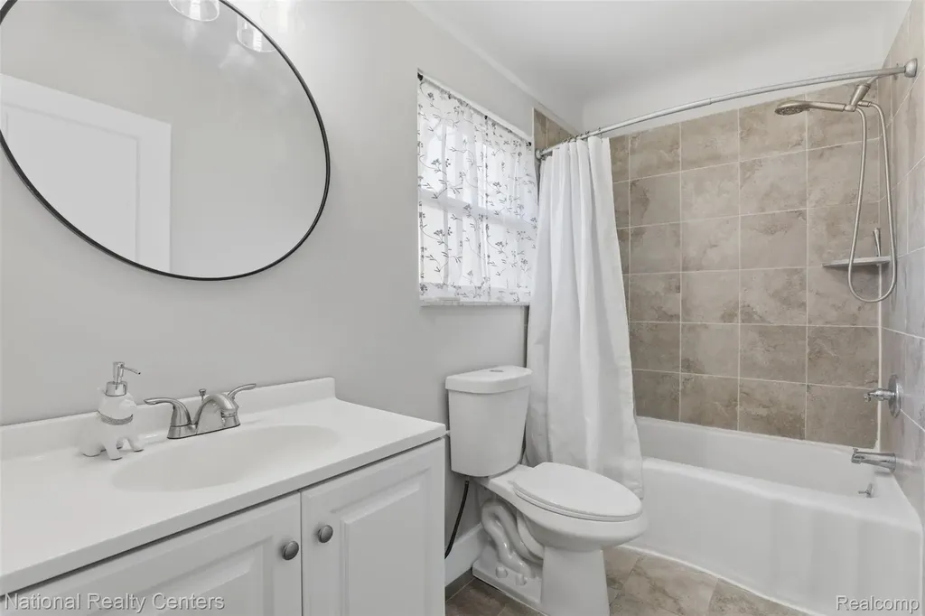 1284 Atkinson Avenue Bloomfield Charter Township MI 48302