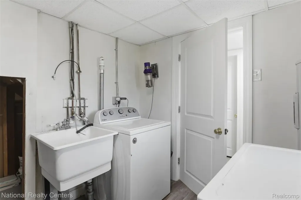 1284 Atkinson Avenue Bloomfield Charter Township MI 48302