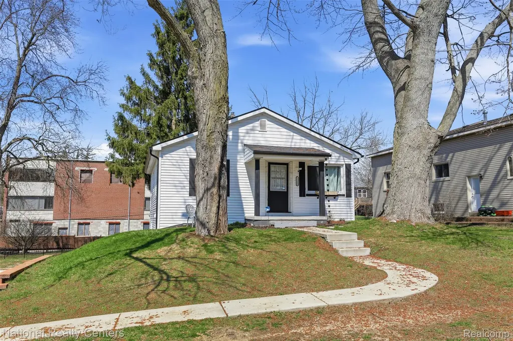 1284 Atkinson Avenue Bloomfield Charter Township MI 48302