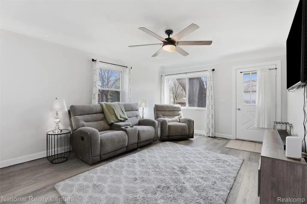 1284 Atkinson Avenue Bloomfield Charter Township MI 48302