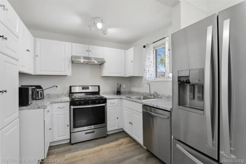 1284 Atkinson Avenue Bloomfield Charter Township MI 48302