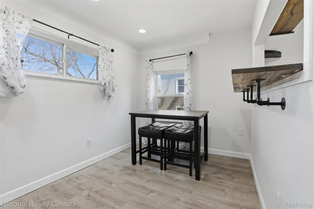 1284 Atkinson Avenue Bloomfield Charter Township MI 48302