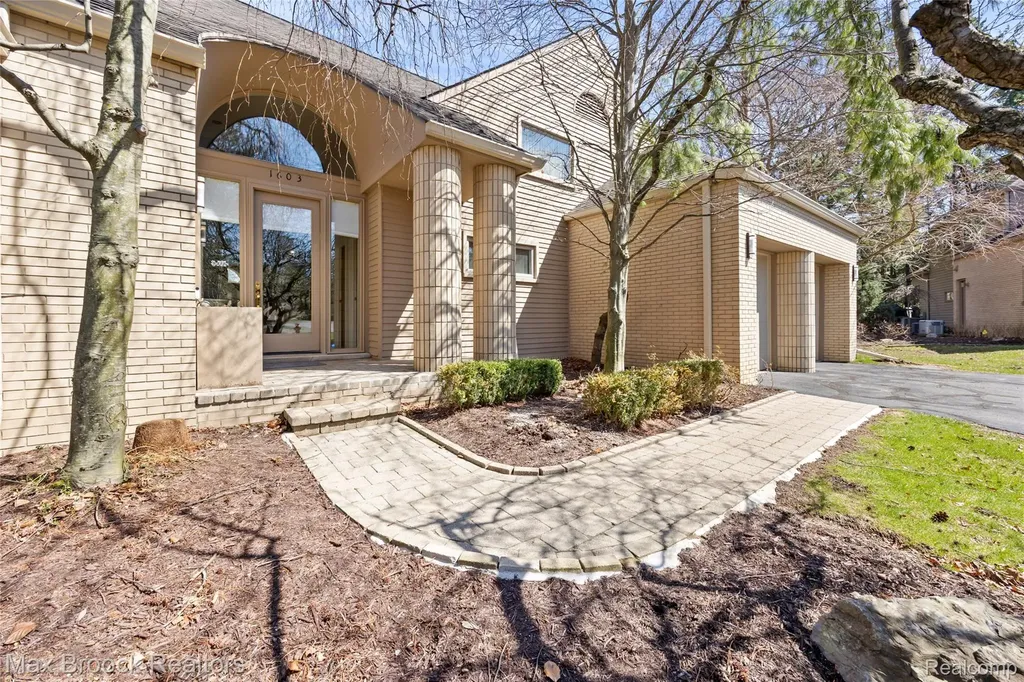 1603 Franklin Hills Drive Bloomfield Hills City MI 48302