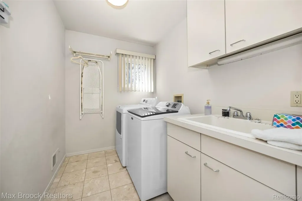 1603 Franklin Hills Drive Bloomfield Hills City MI 48302