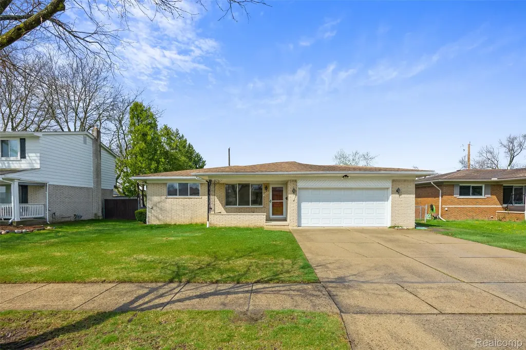 36825 Eton Court Sterling Heights City MI 48310