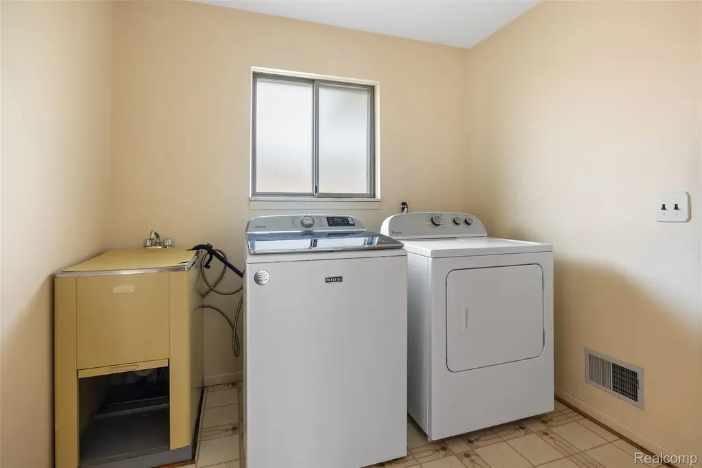 36825 Eton Court Sterling Heights City MI 48310