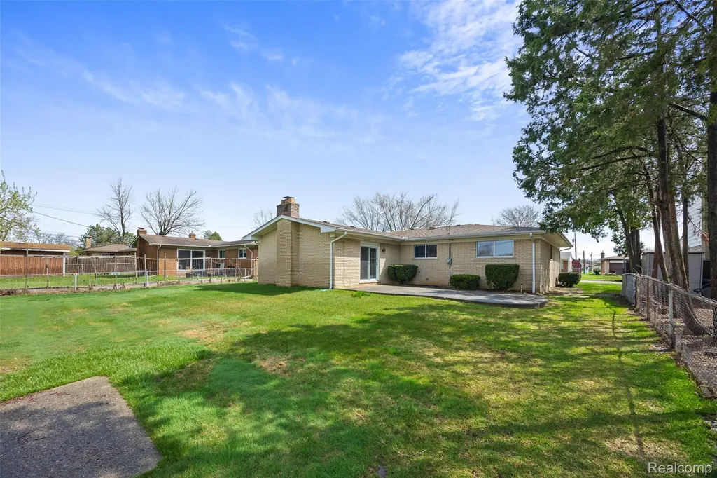 36825 Eton Court Sterling Heights City MI 48310