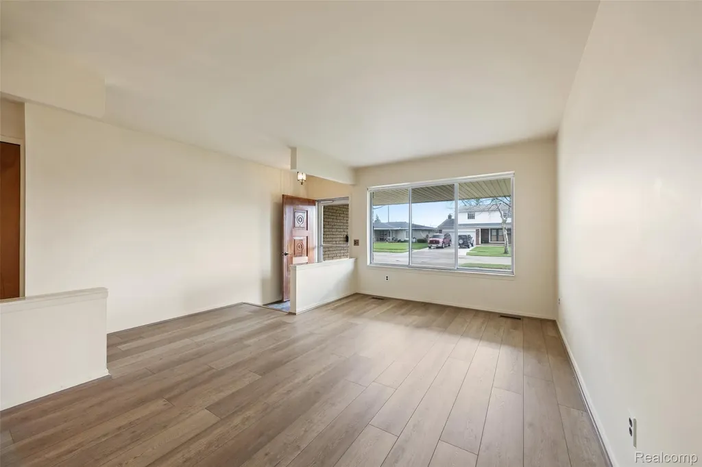 36825 Eton Court Sterling Heights City MI 48310
