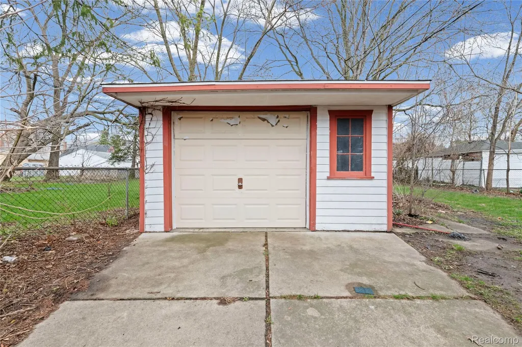 911 Sherbourne Street Inkster City MI 48141