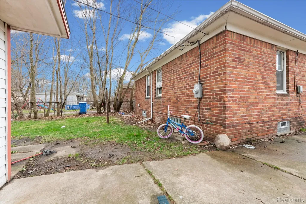 911 Sherbourne Street Inkster City MI 48141