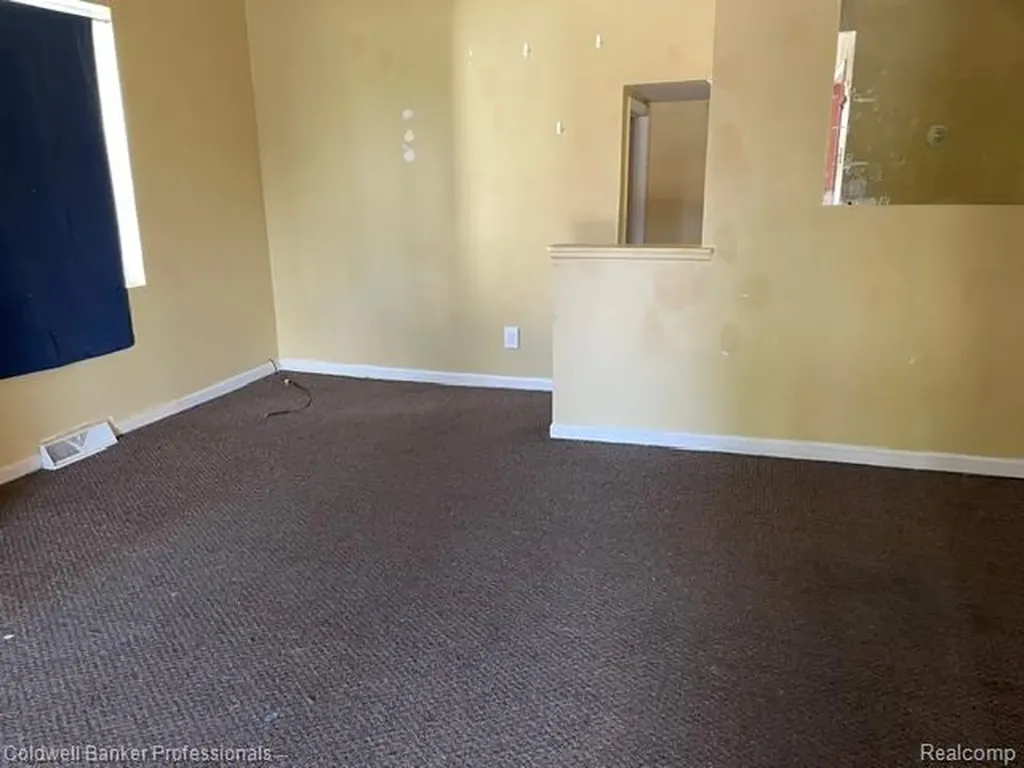 105 S Court Street Lapeer City MI 48446
