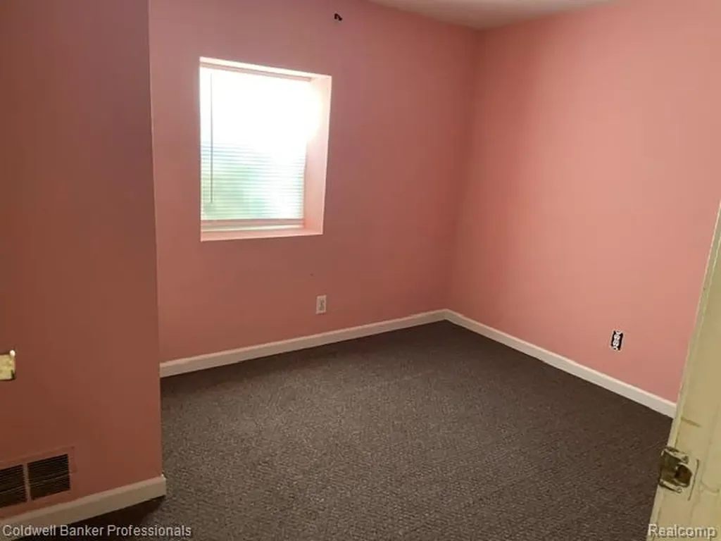 105 S Court Street Lapeer City MI 48446