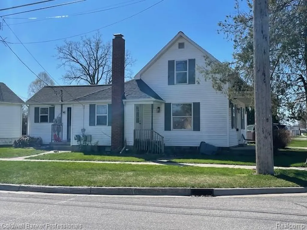 105 S Court Street Lapeer City MI 48446