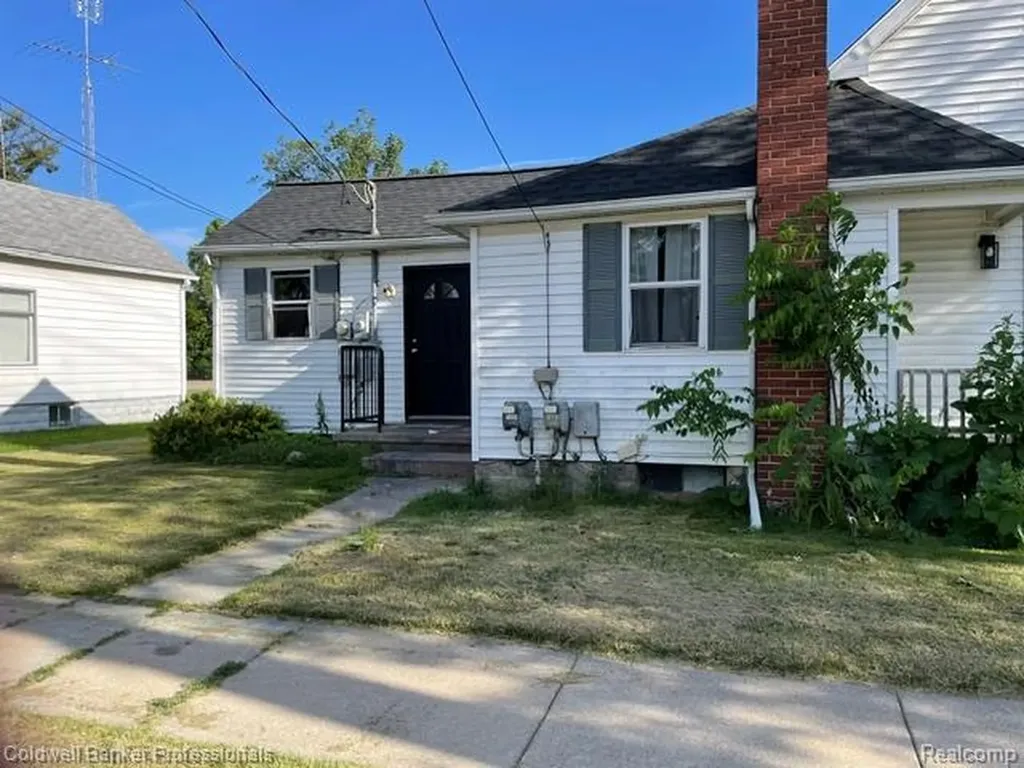 105 S Court Street Lapeer City MI 48446