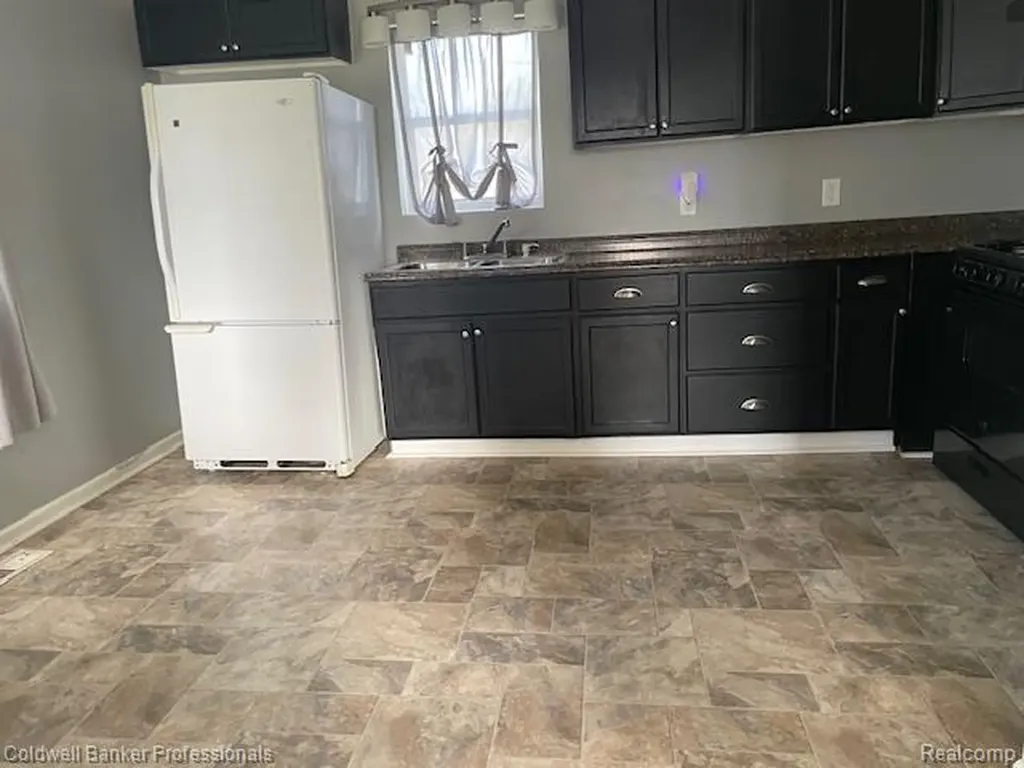 105 S Court Street Lapeer City MI 48446