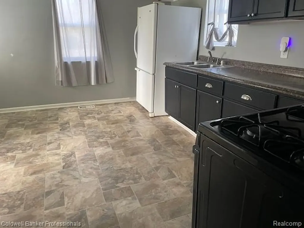 105 S Court Street Lapeer City MI 48446