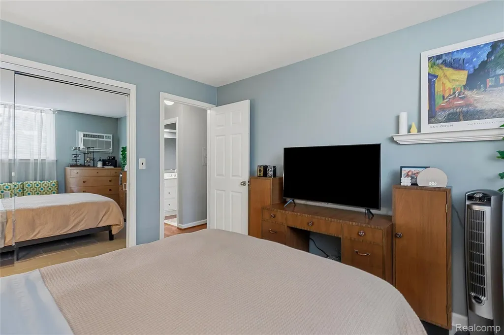 4913 Crooks Road Royal Oak City MI 48073