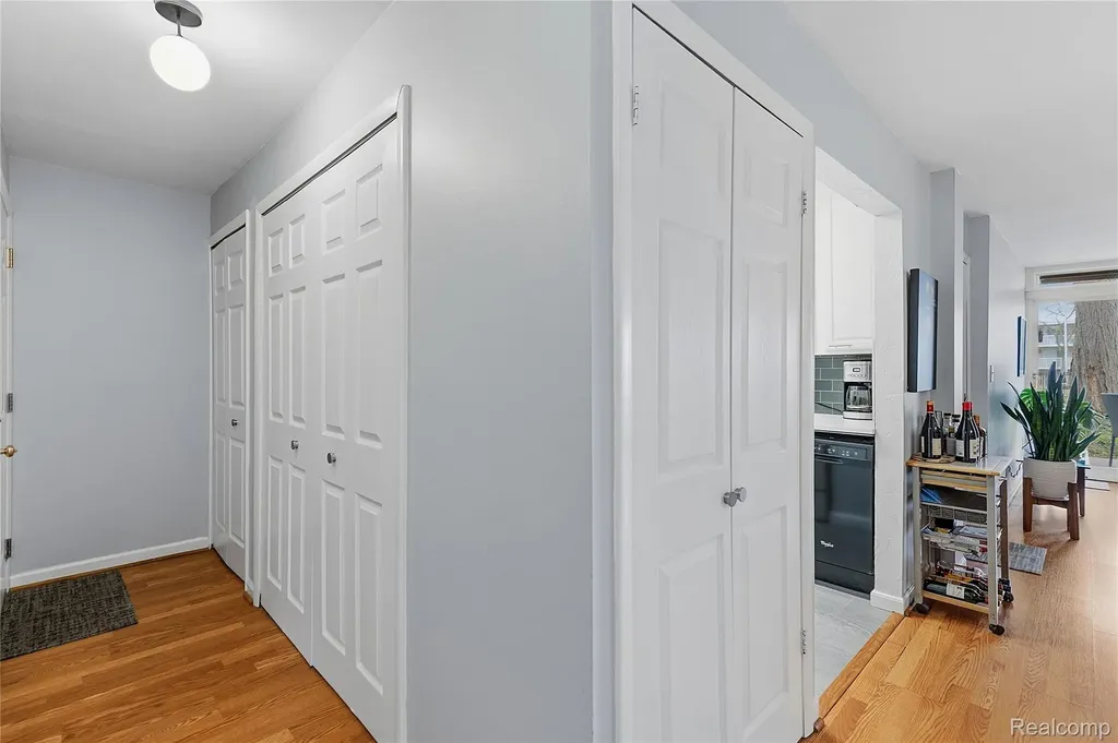 4913 Crooks Road Royal Oak City MI 48073