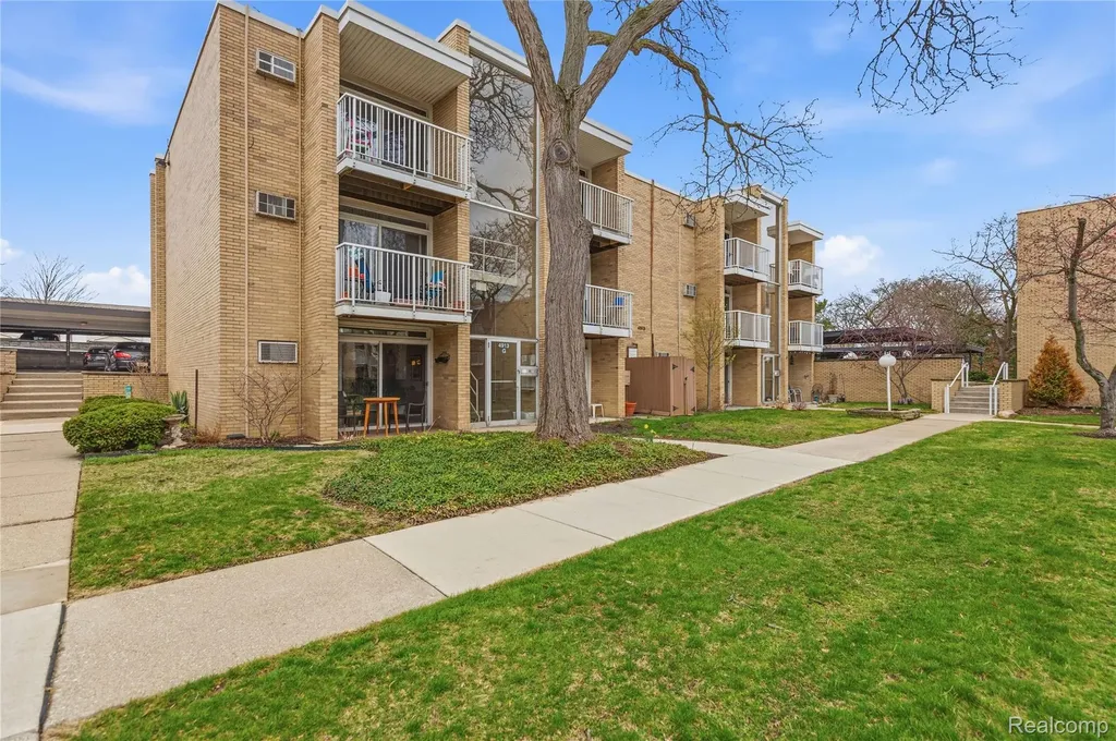 4913 Crooks Road Royal Oak City MI 48073