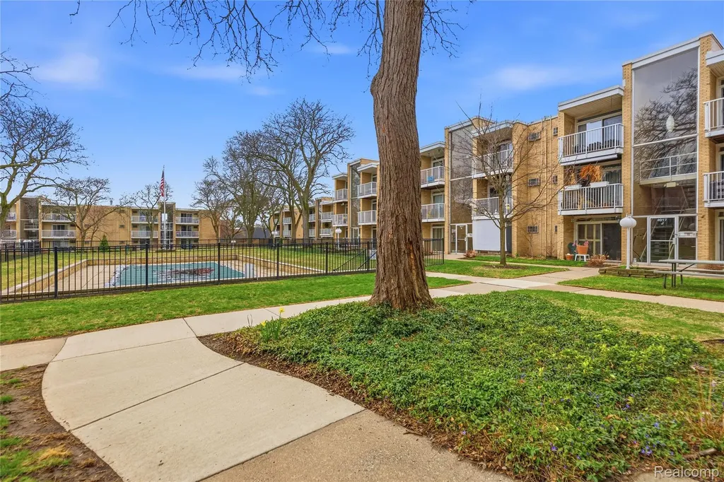 4913 Crooks Road Royal Oak City MI 48073