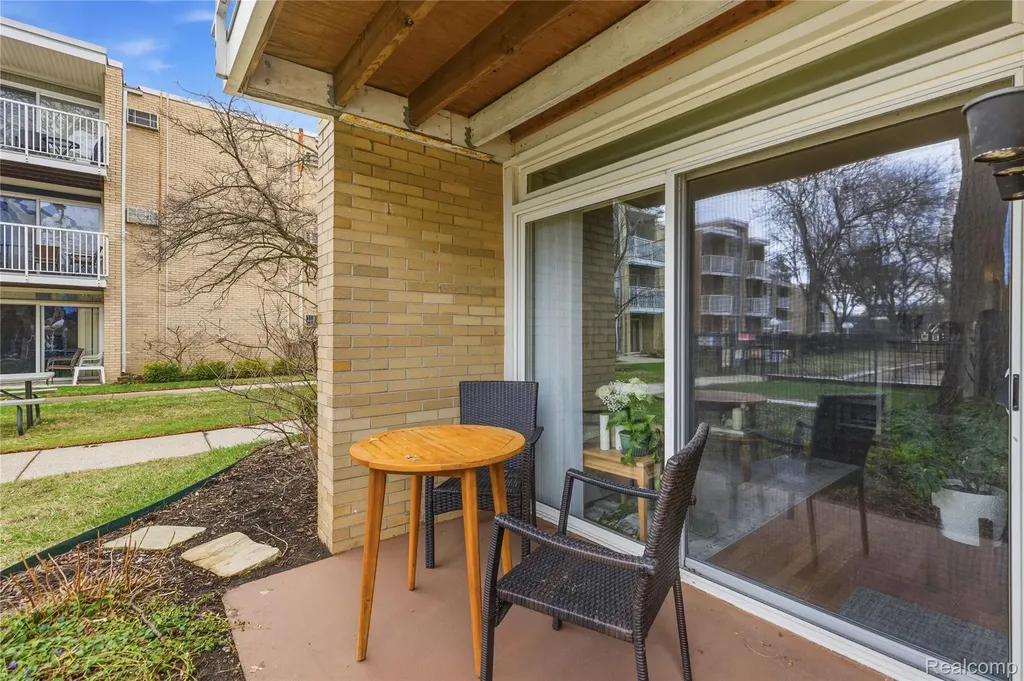 4913 Crooks Road Royal Oak City MI 48073