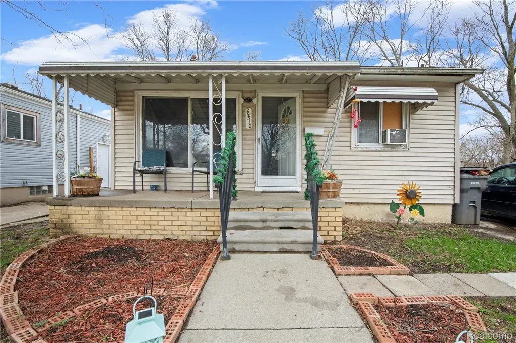 29510 Glenwood Street Inkster City MI 48141