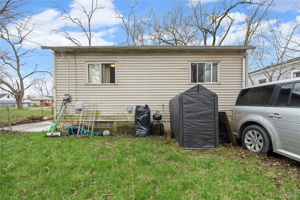 29510 Glenwood Street Inkster City MI 48141