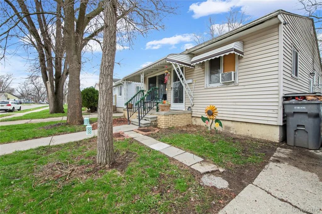 29510 Glenwood Street Inkster City MI 48141