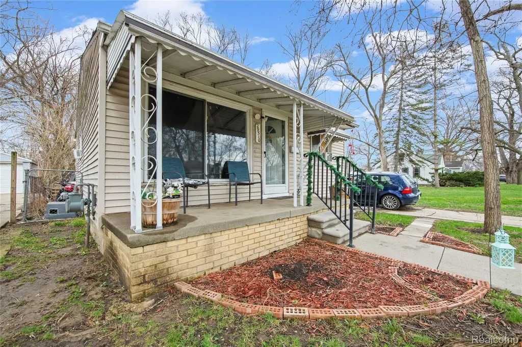 29510 Glenwood Street Inkster City MI 48141