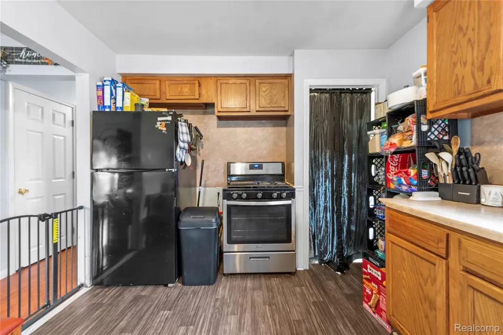 29510 Glenwood Street Inkster City MI 48141