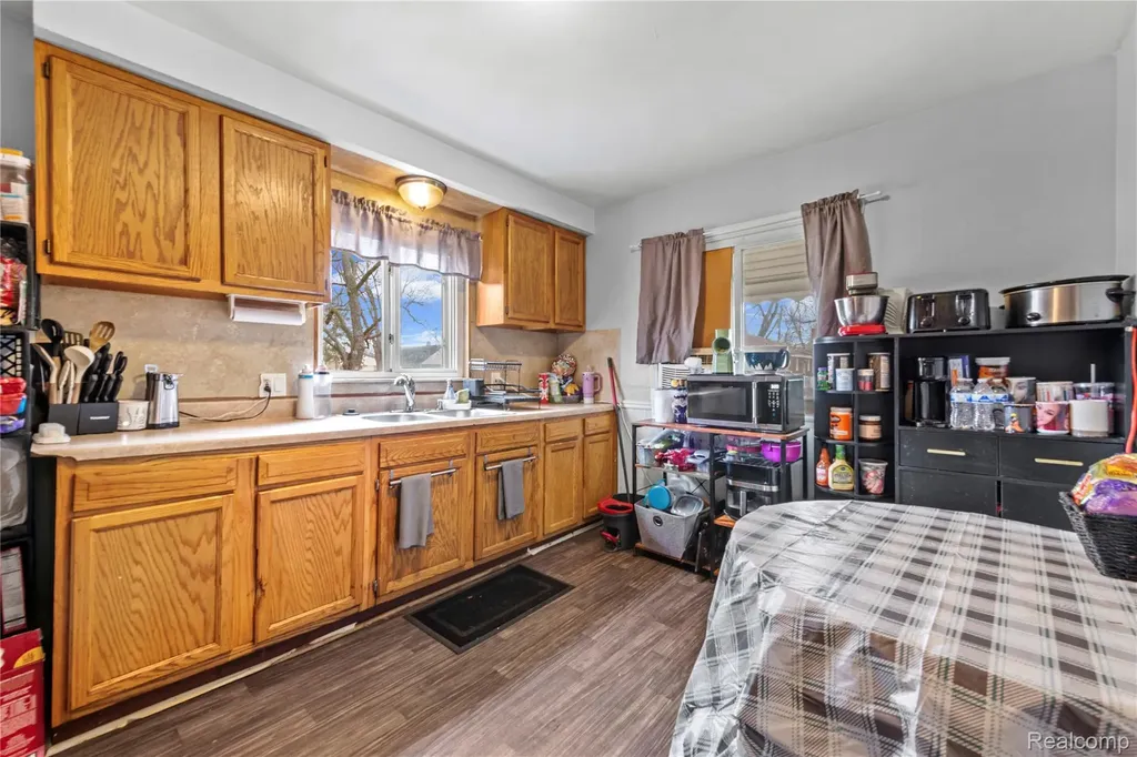 29510 Glenwood Street Inkster City MI 48141
