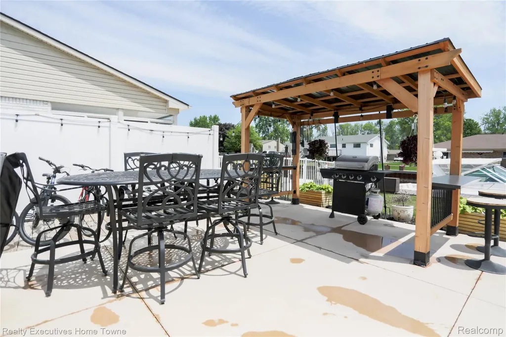 38146 Mast Street Harrison Charter Township MI 48045